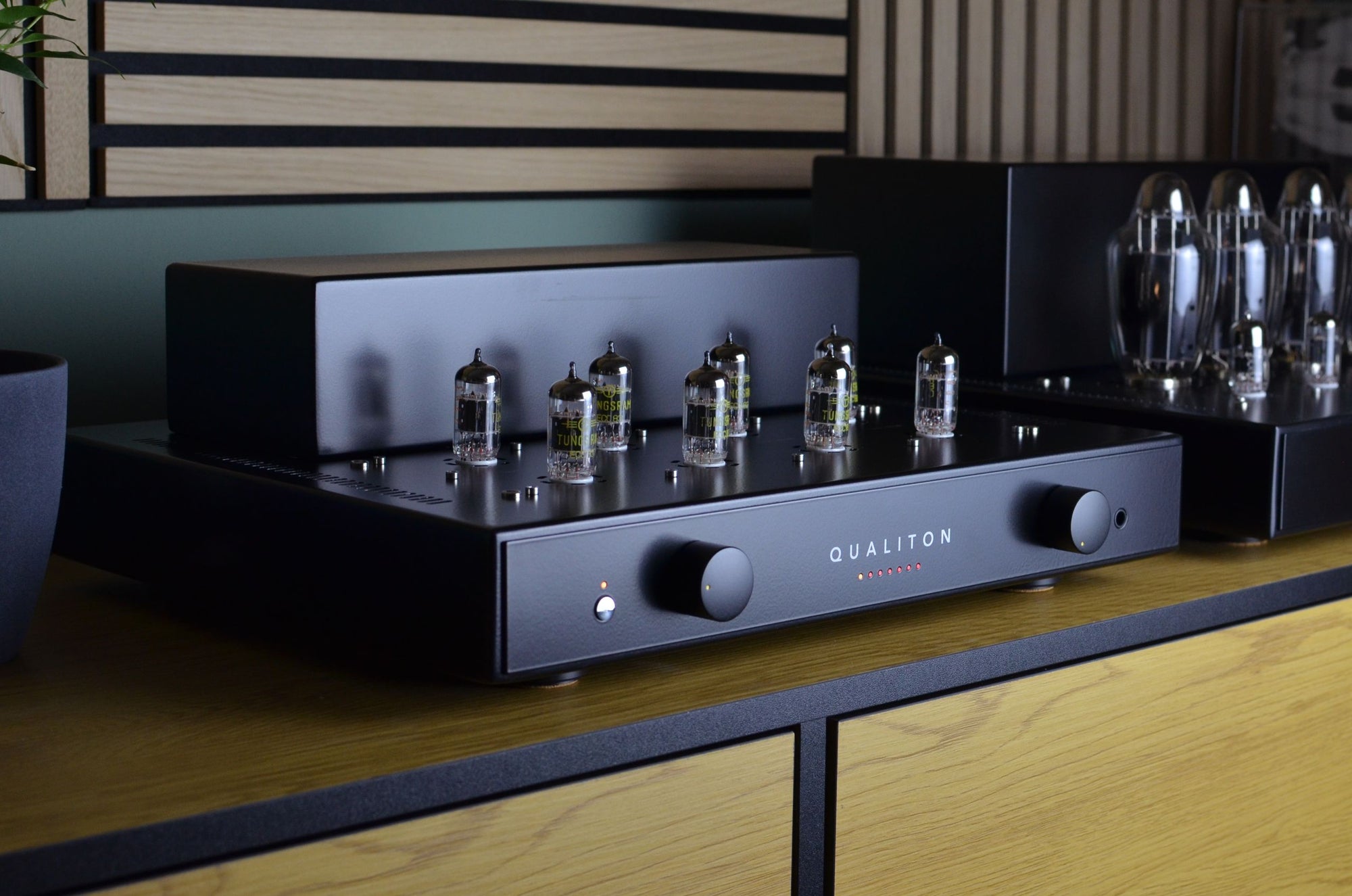 Qualiton C200 Vacuum Tube Preamplifier