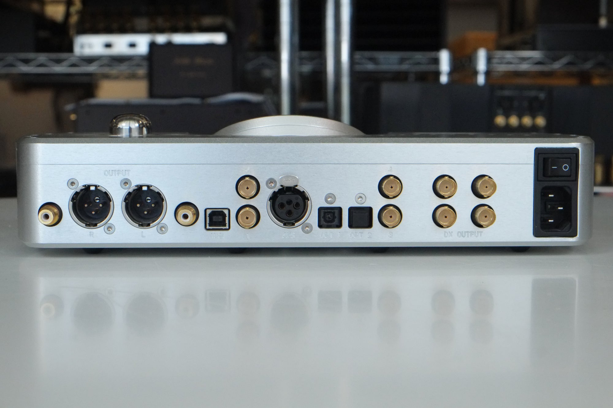 chord electronics dave dac back