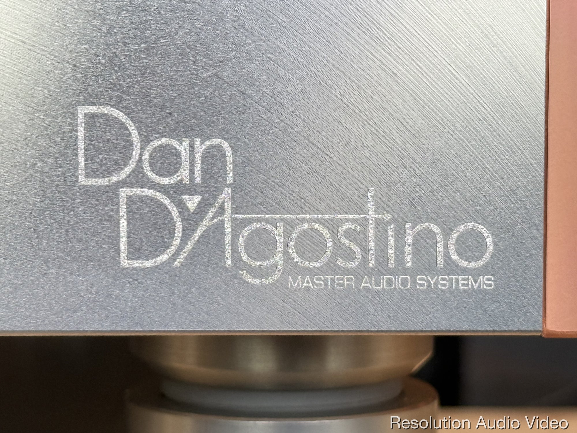 d'agostino momentum mxv monoblock power amplifier pair badge detail