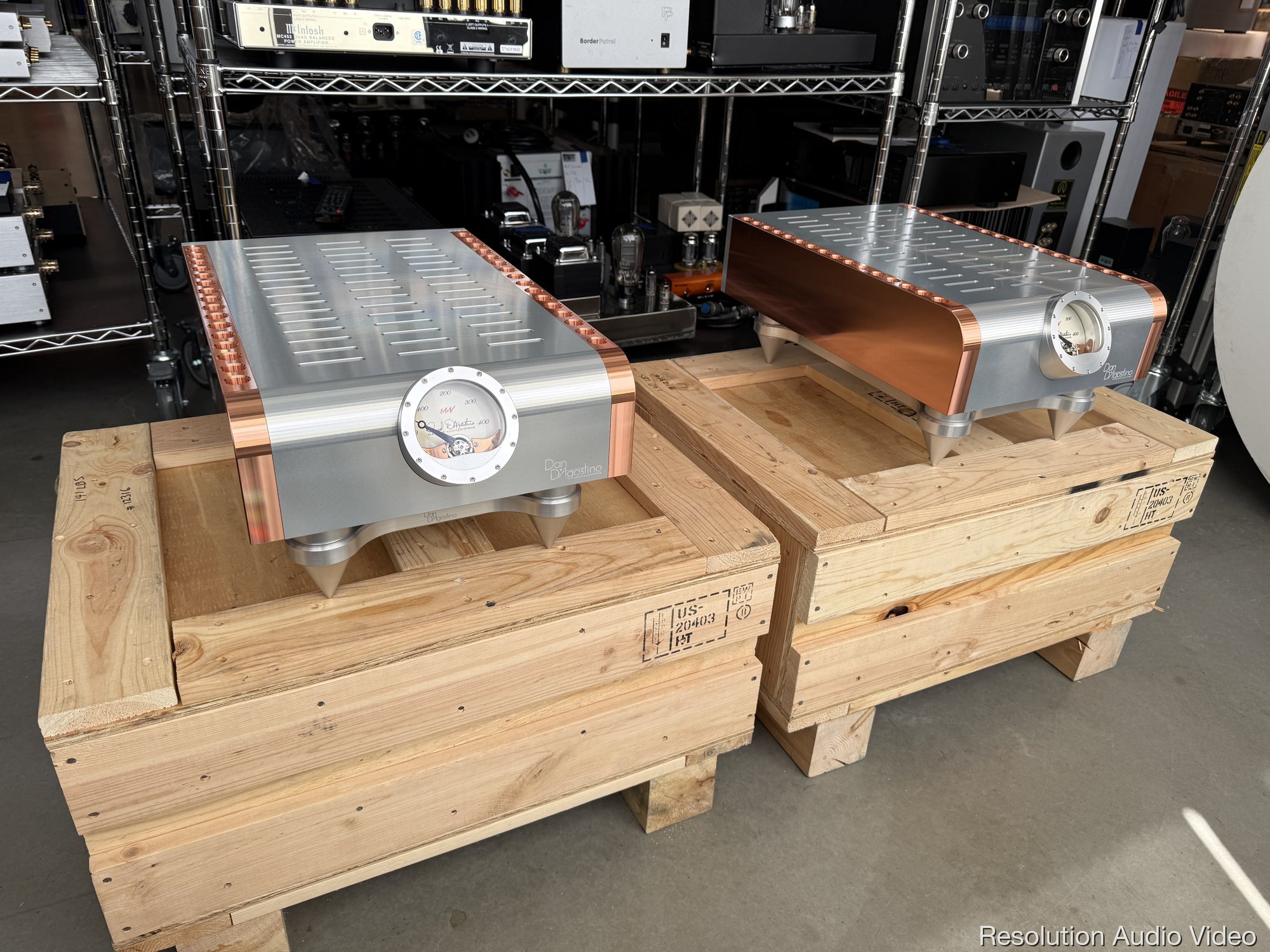 d'agostino momentum mxv monoblock power amplifier pair front angle