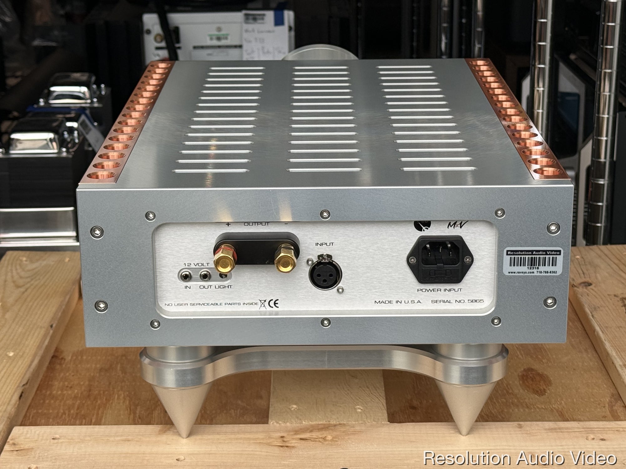 d'agostino momentum mxv monoblock power amplifier pair back angle detail