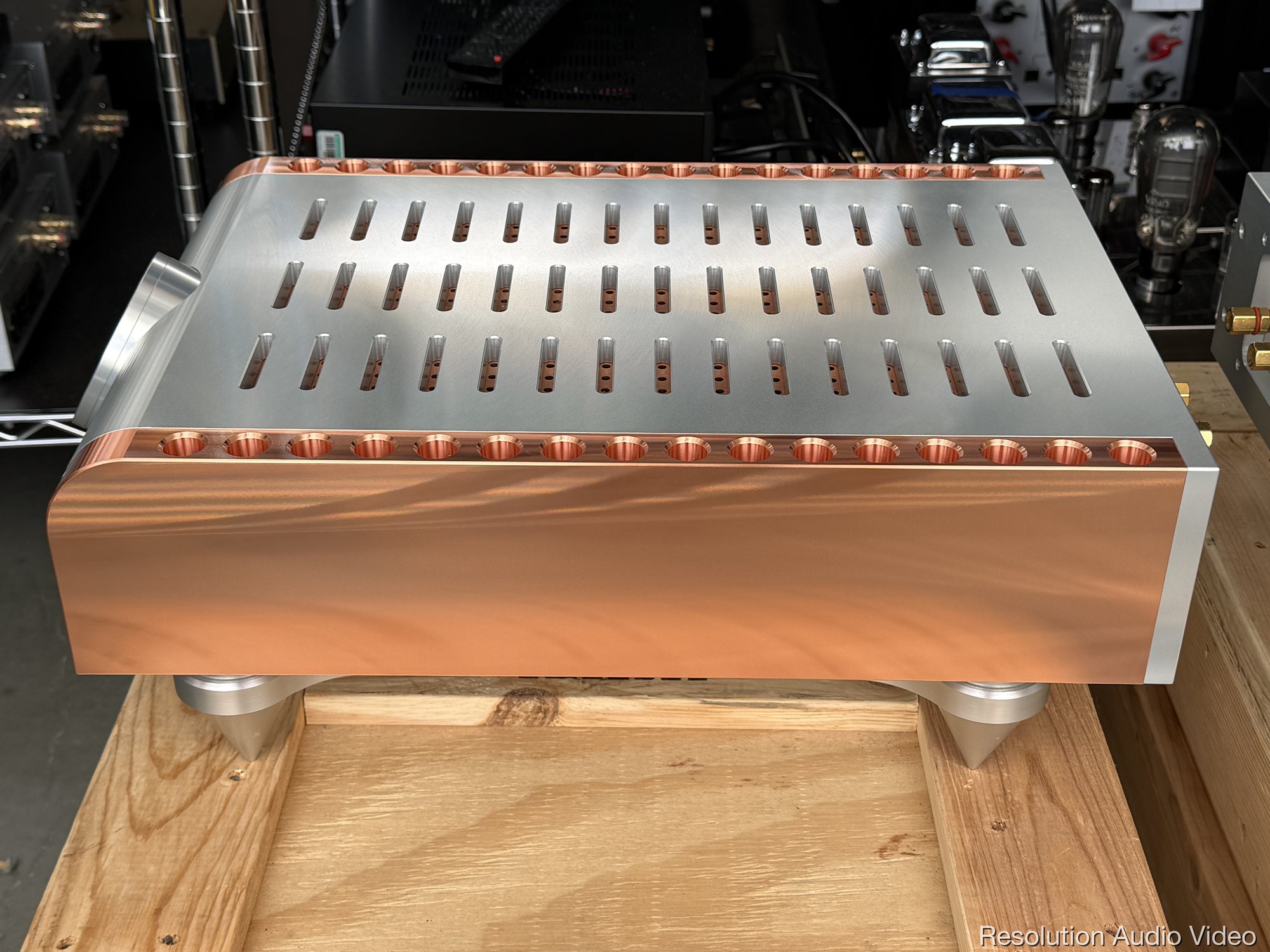 d'agostino momentum mxv monoblock power amplifier pair top side angle