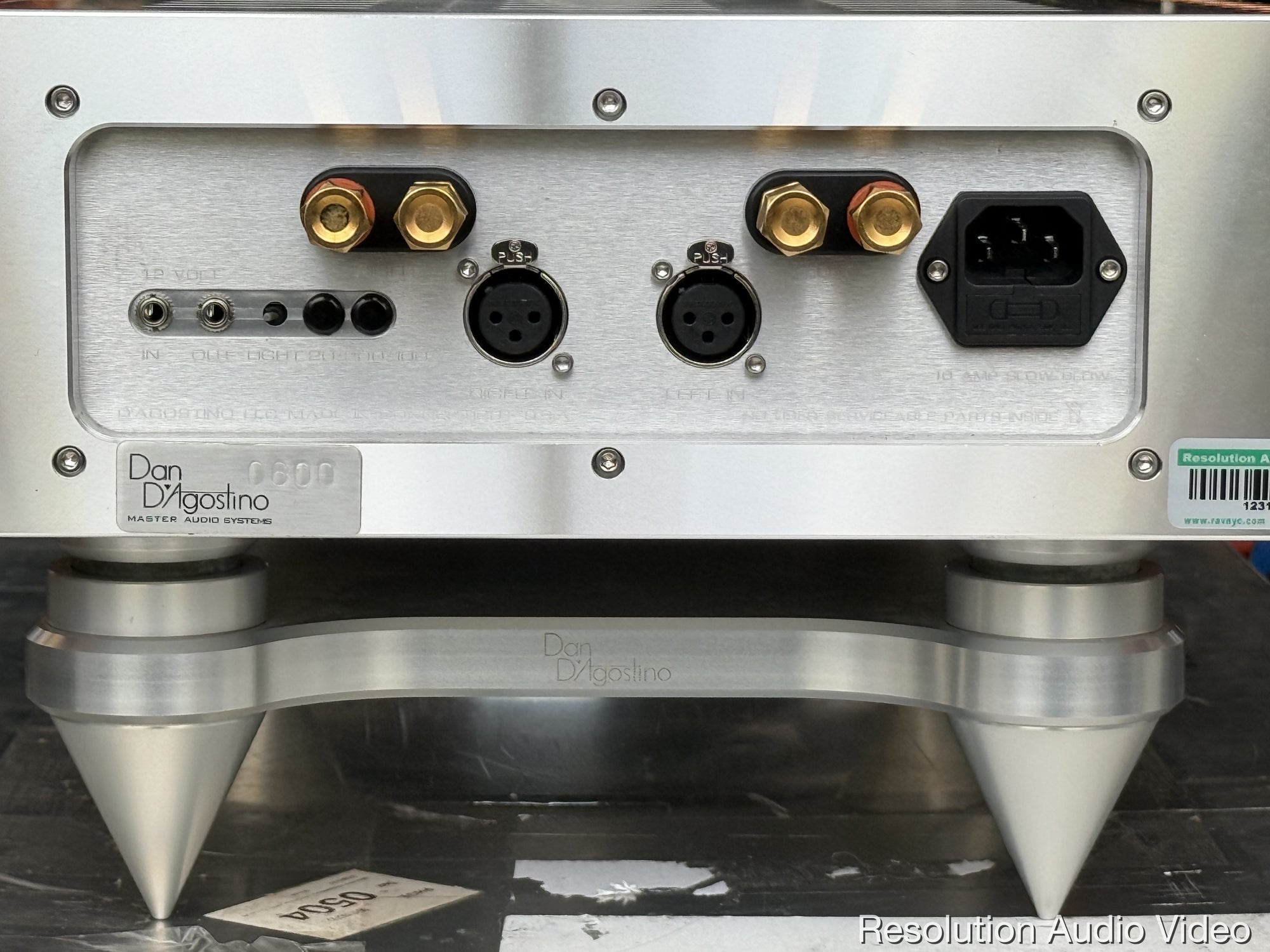 dagostino momentum stereo amplifier power amplifier back close