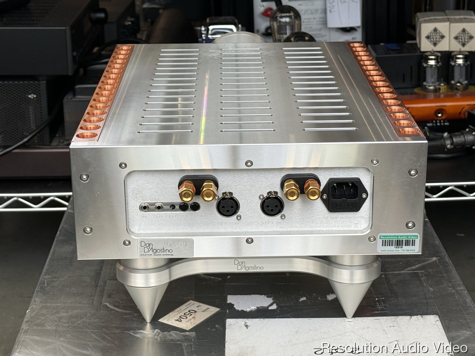 dagostino momentum stereo amplifier power amplifier back angle