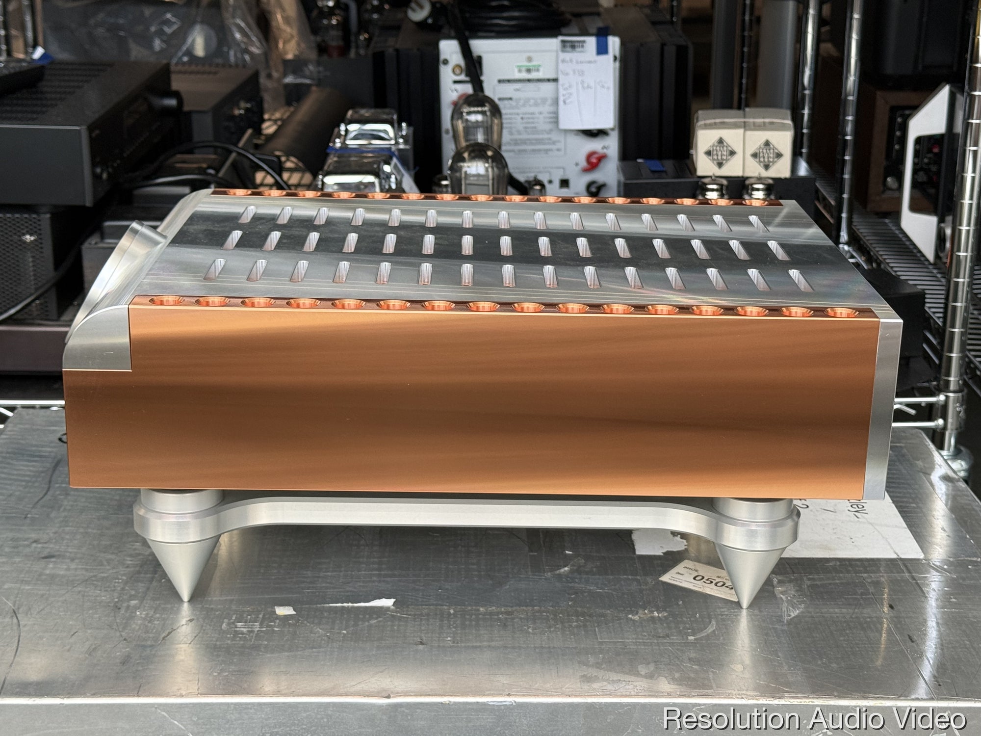 dagostino momentum stereo amplifier power amplifier side angle 2