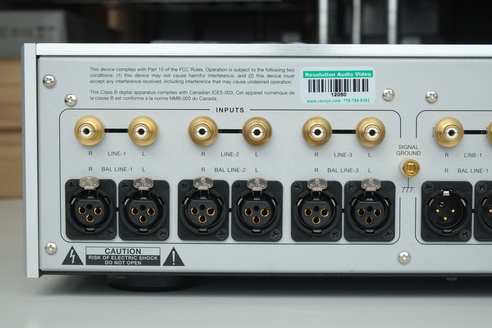 luxman c900u stereo preamplifier back left