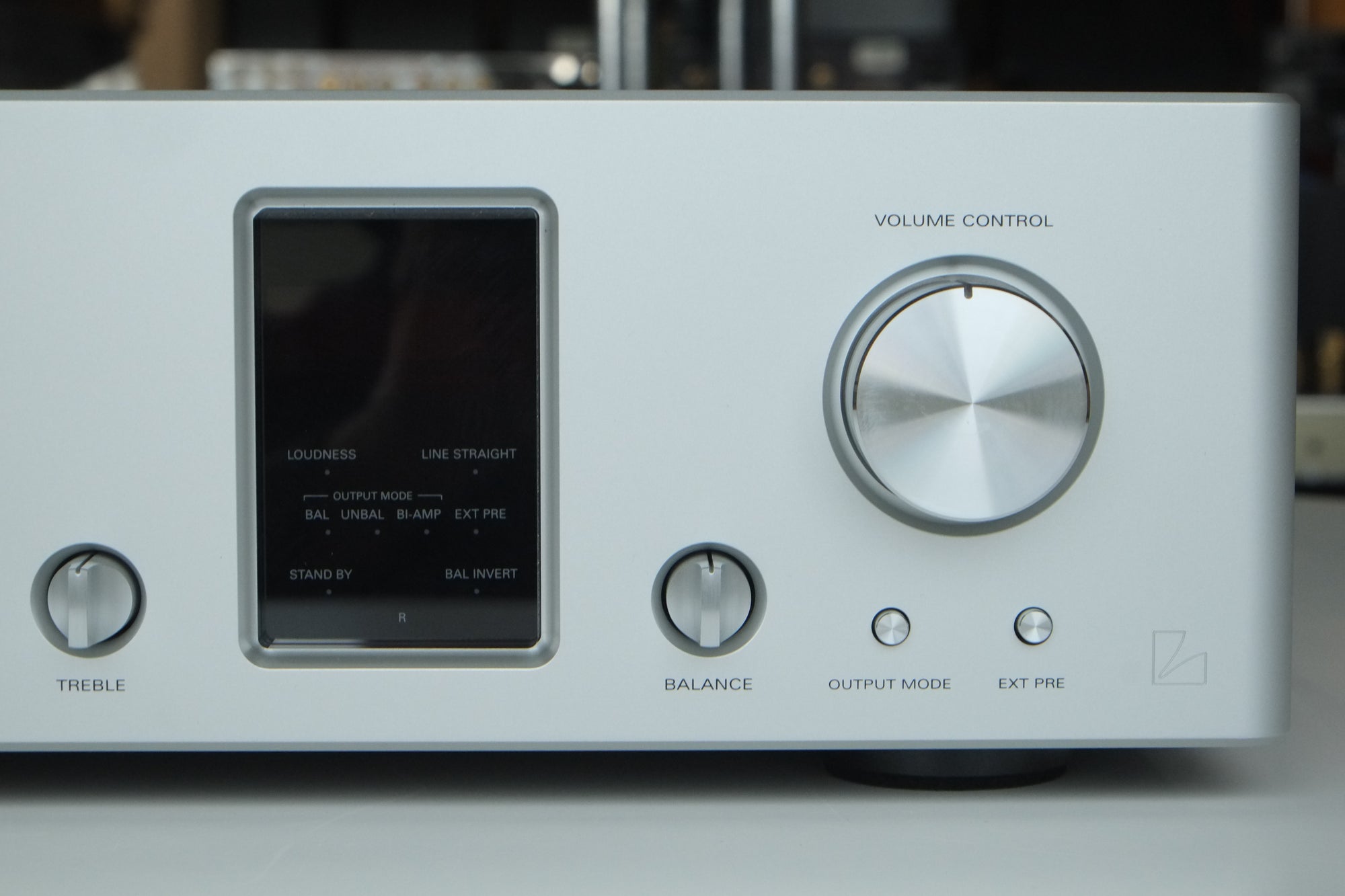 luxman c900u stereo preamplifier front right