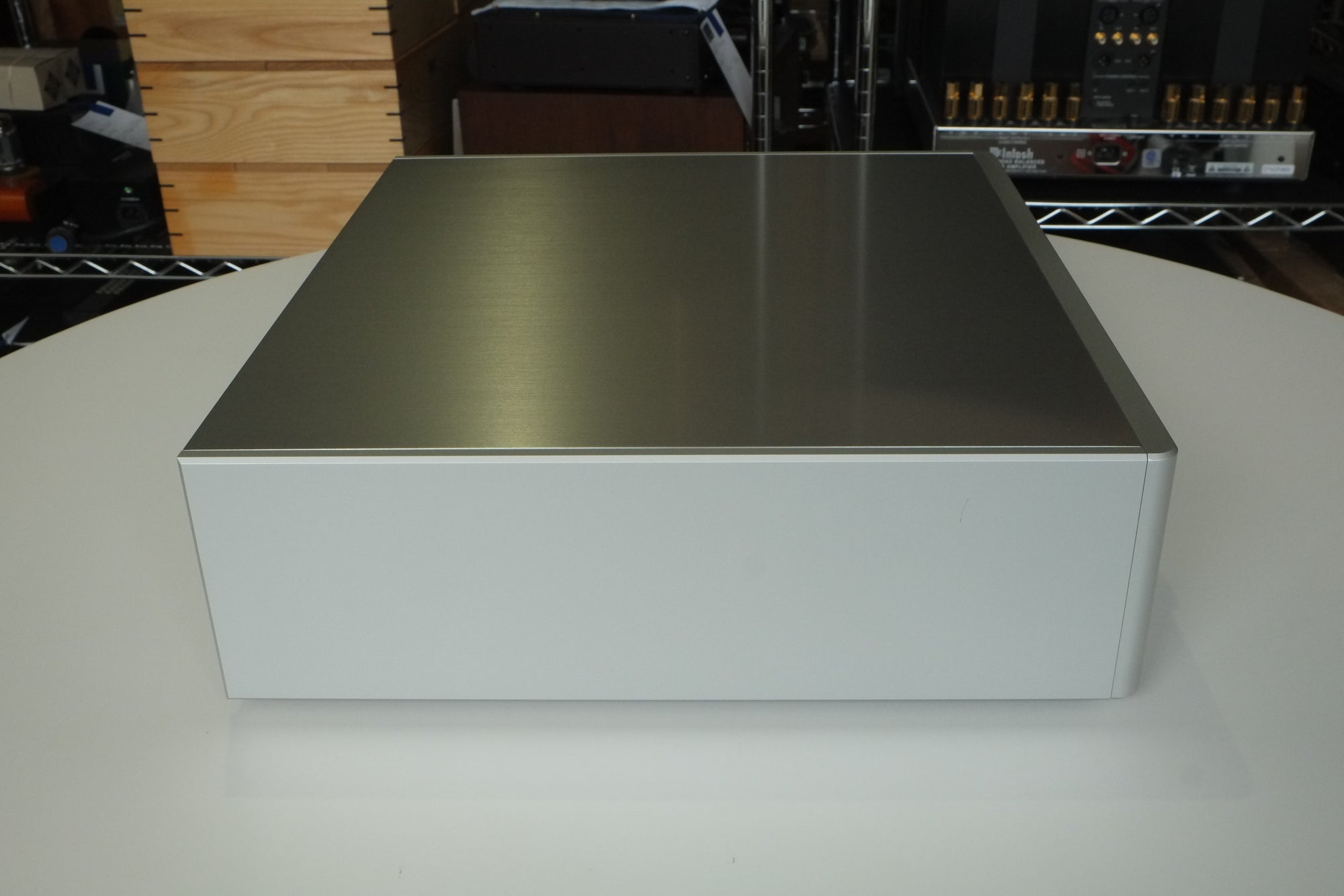 luxman c900u stereo preamplifier left top angle