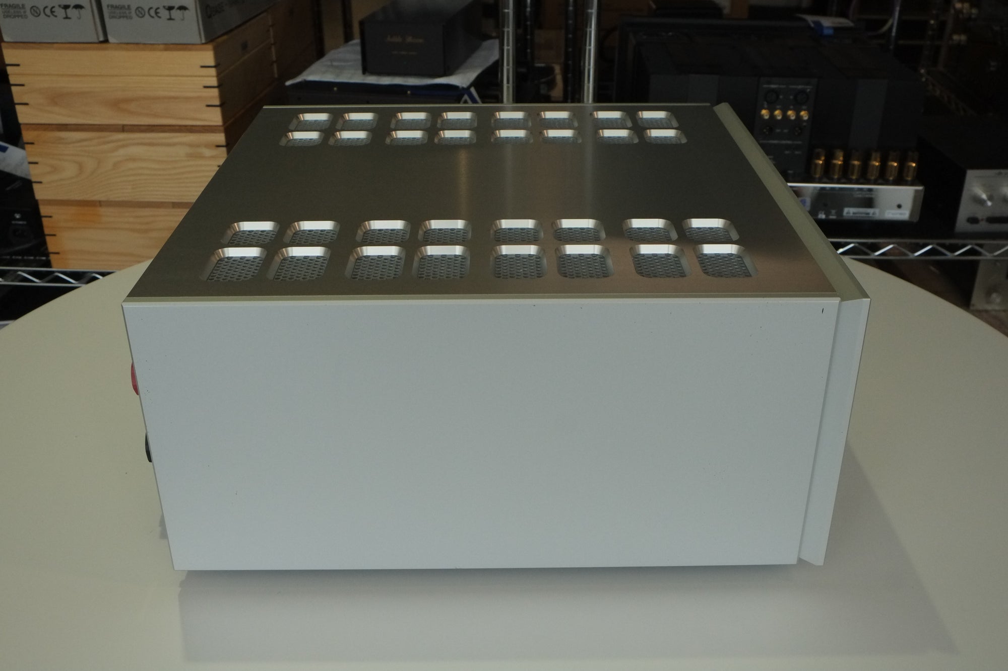 luxman m10x side angle