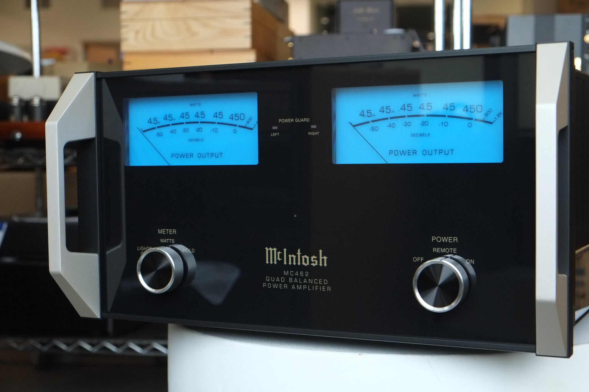 mcintosh mc462 power amplifier front right angle