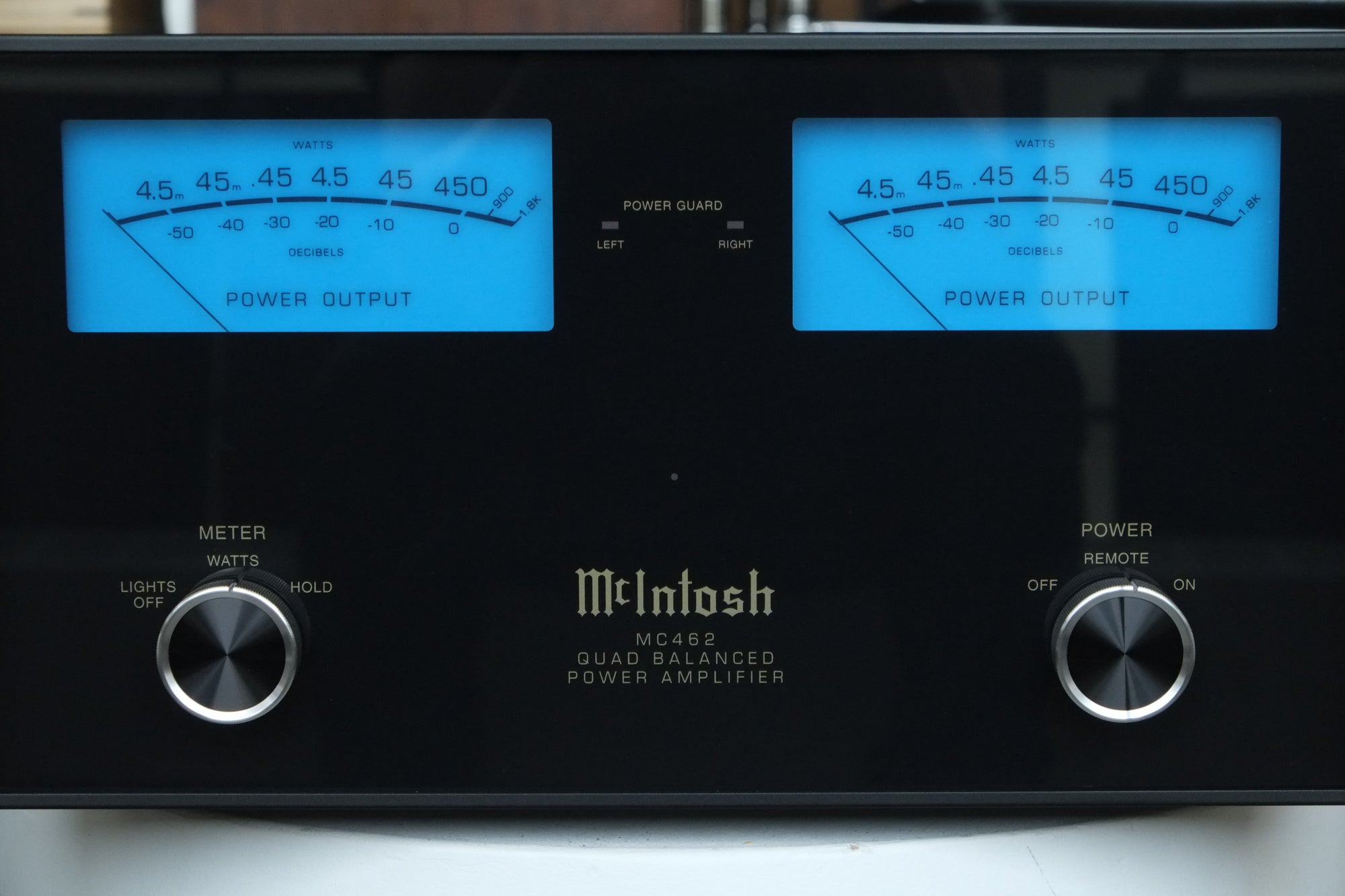 McIntosh MC462 Power Amplifier Front Detail