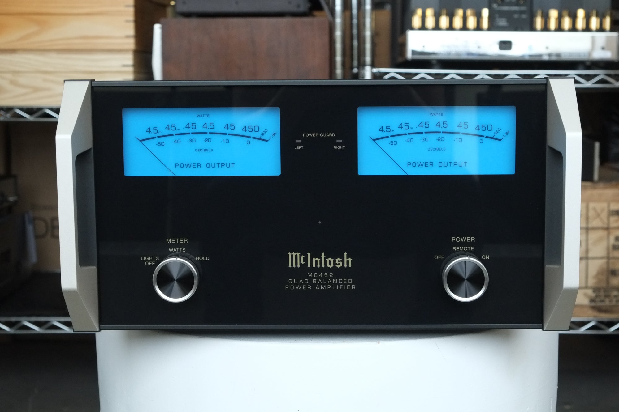 McIntosh MC462 Power Amplifier Front