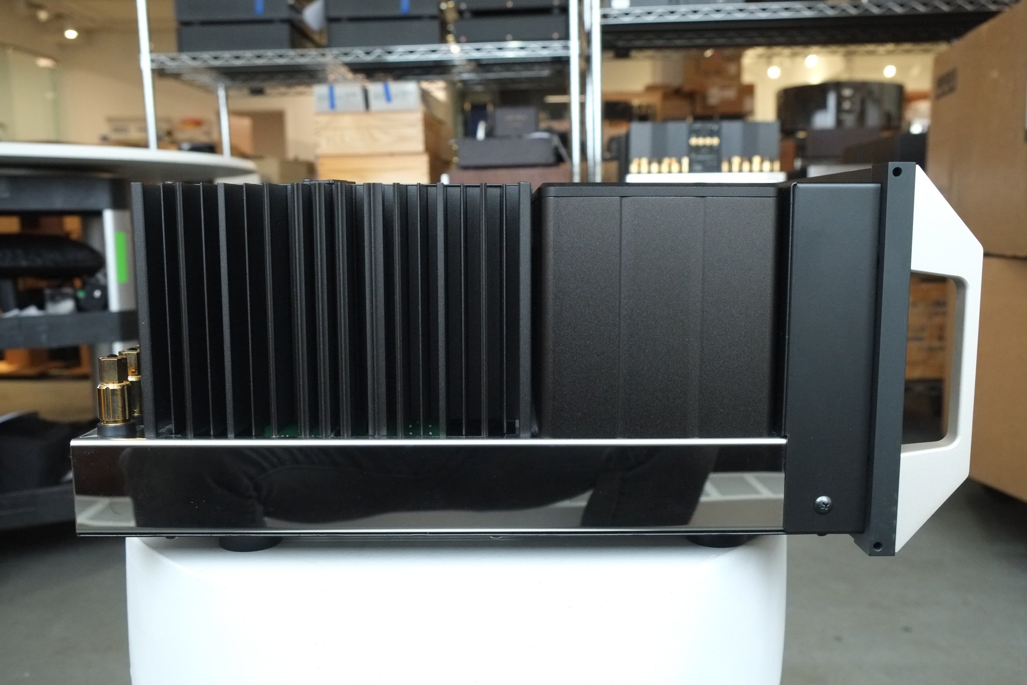 mcintosh mc462 power amplifier left side