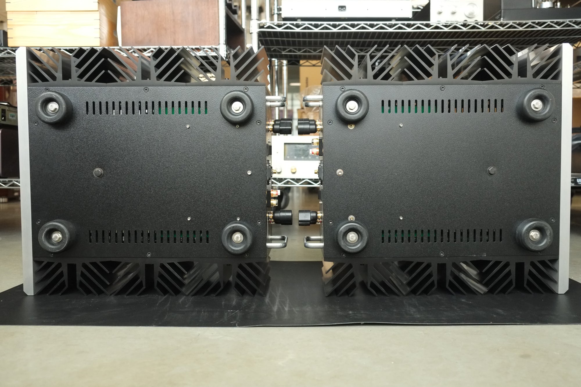 pass labs xa 60.8 monoblock power amplifier bottoms both
