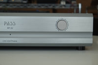 pass labs xp 32 preamplifier front detail 3