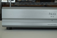 pass labs xp 32 preamplifier front detail 4