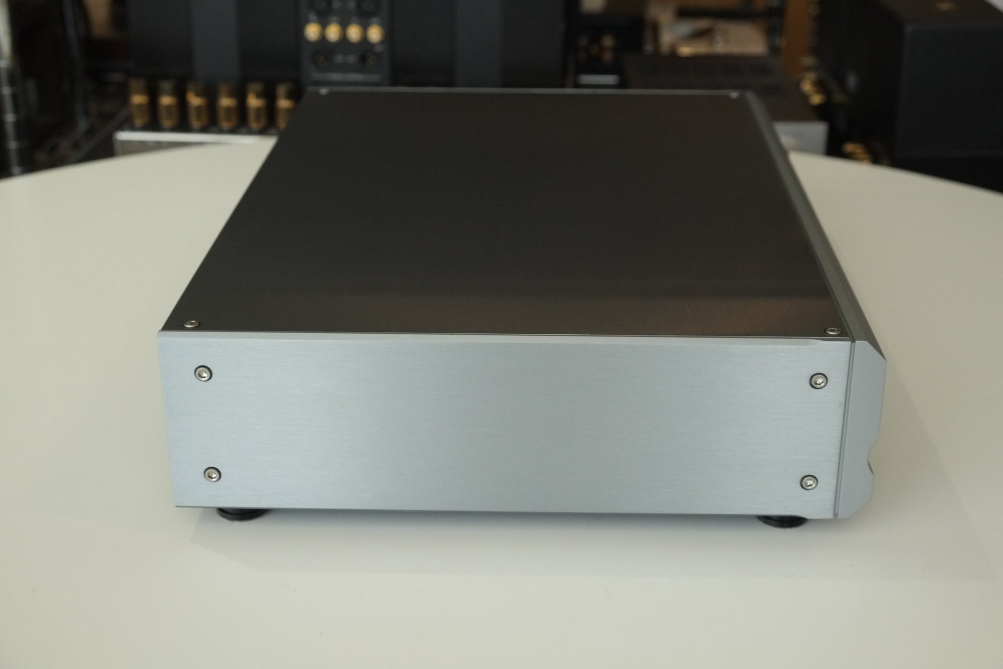 pass labs xp 32 preamplifier left side 4