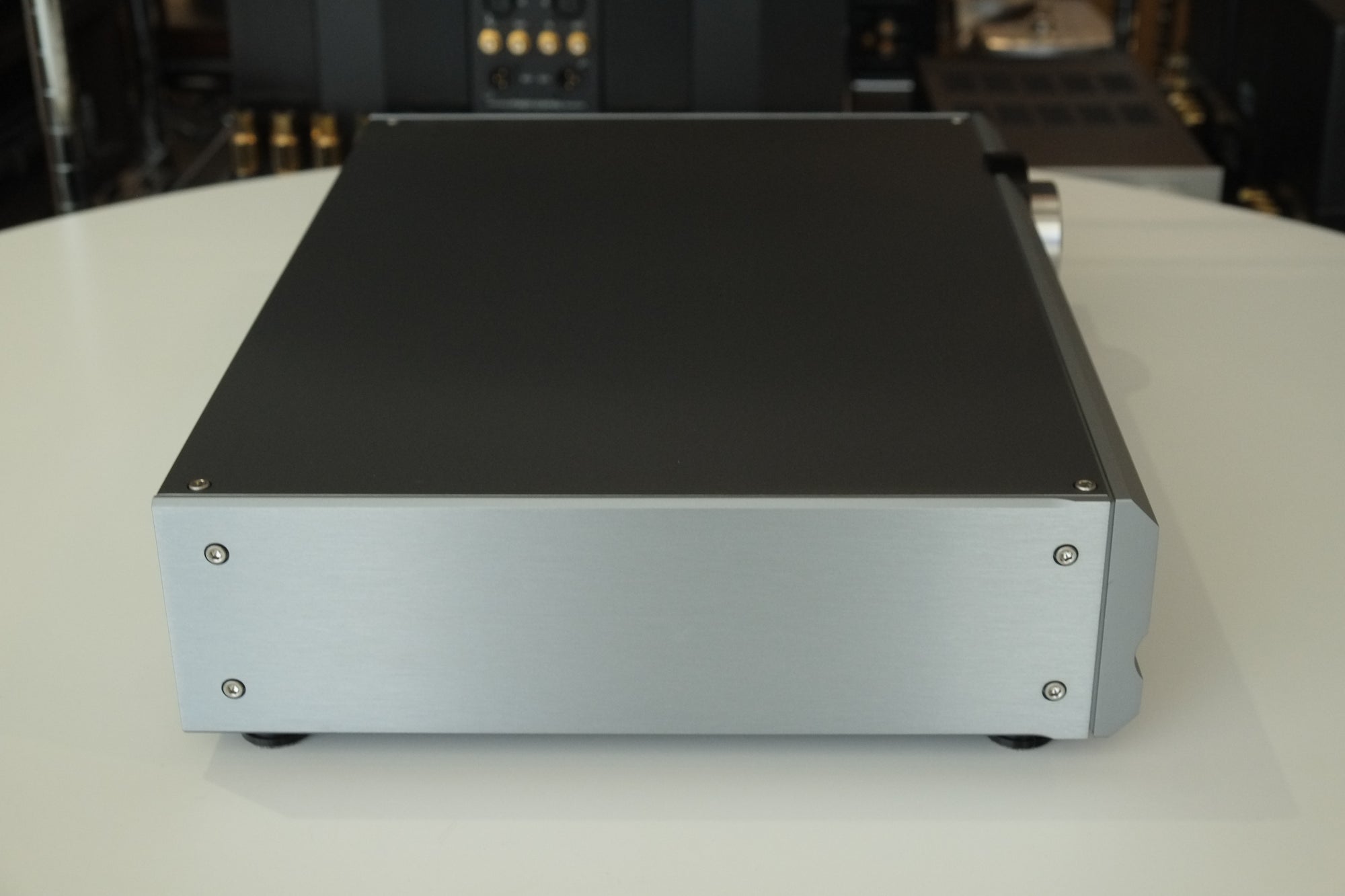 pass labs xp 32 preamplifier left side
