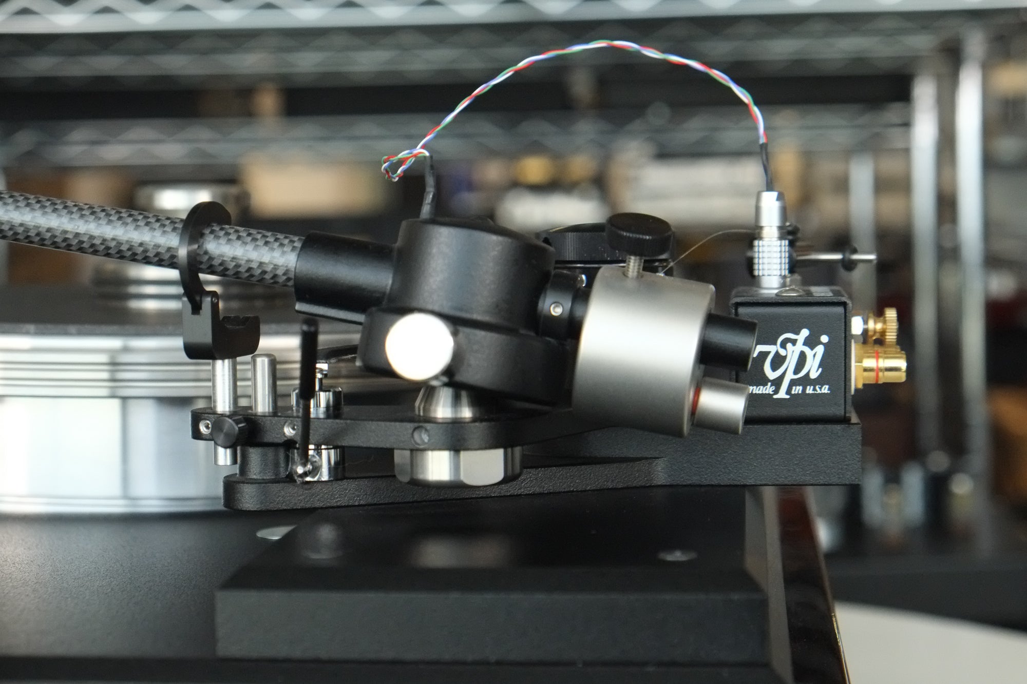 vpi classic direct signature direct drive turntable tonearm detail