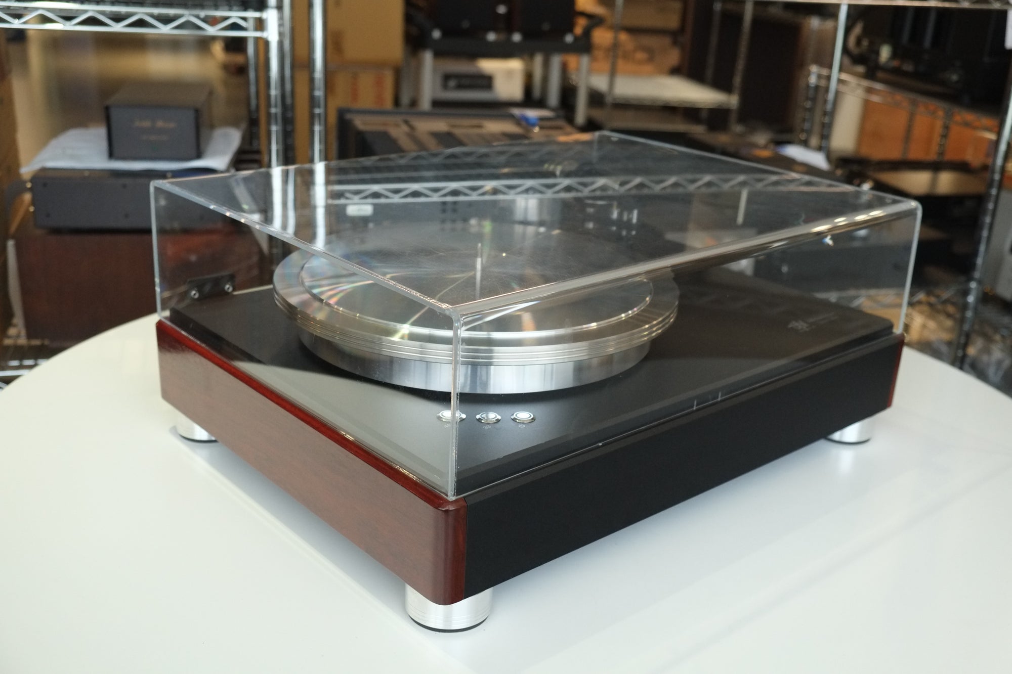 vpi hw 40 limited edition 40th anniversary direct drive turntable fatboy 12 inch tonearm front with dust cover angle 2