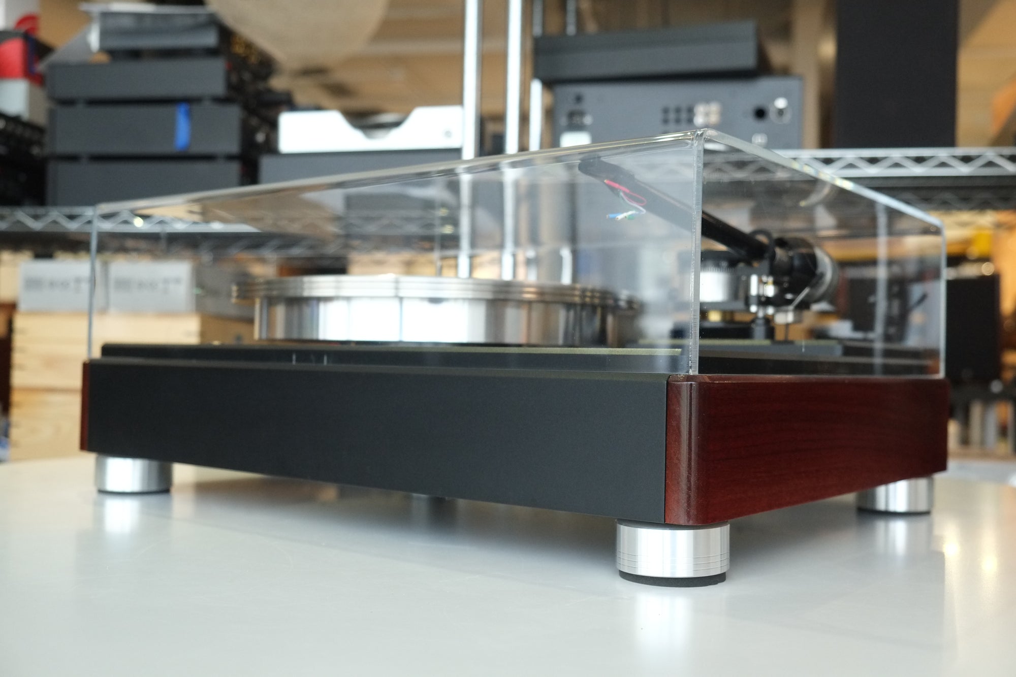 vpi hw 40 limited edition 40th anniversary direct drive turntable fatboy 12 inch tonearm front with dust cover angle