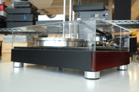 vpi hw 40 limited edition 40th anniversary direct drive turntable fatboy 12 inch tonearm front with dust cover angle